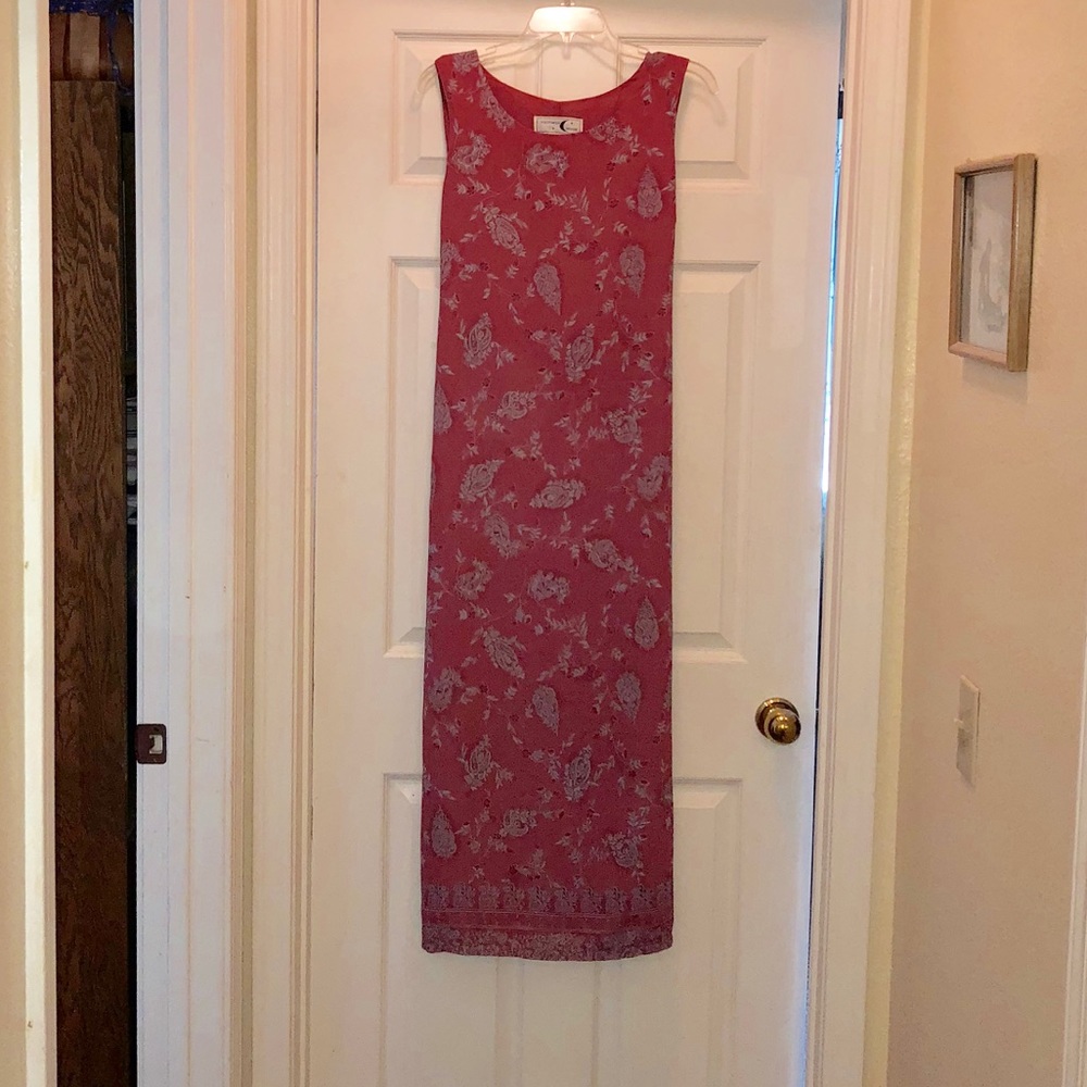 👗Cute Vintage Maxi Dress! - Picture 2 of 8